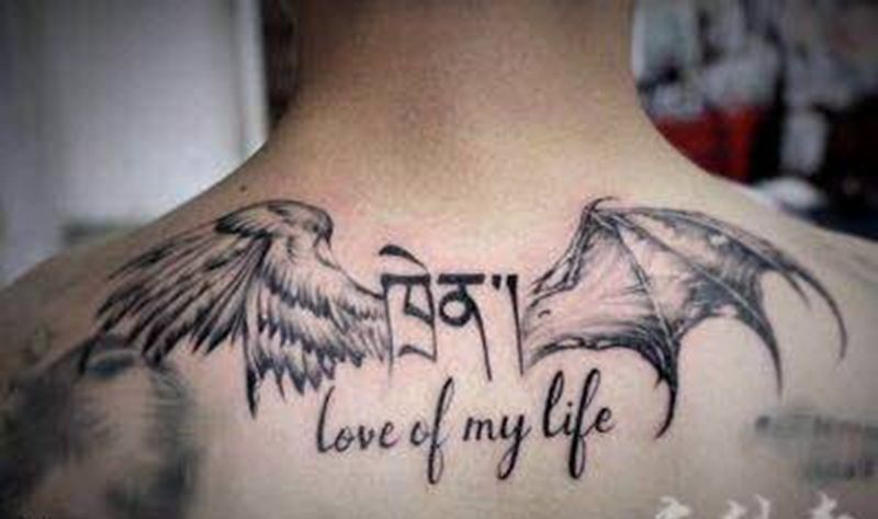 翅膀纹身图片_肩部欧美写实纹身图案