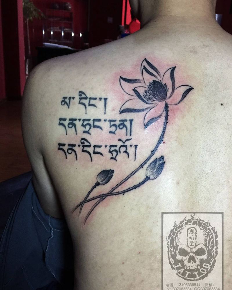 脸红梵文纹身图片_成品肩部传统原创植物纹身图案