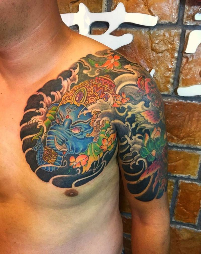 象神鲤鱼半胛纹身图片_成品胸部手臂传统大臂半胛鲤鱼纹身图案