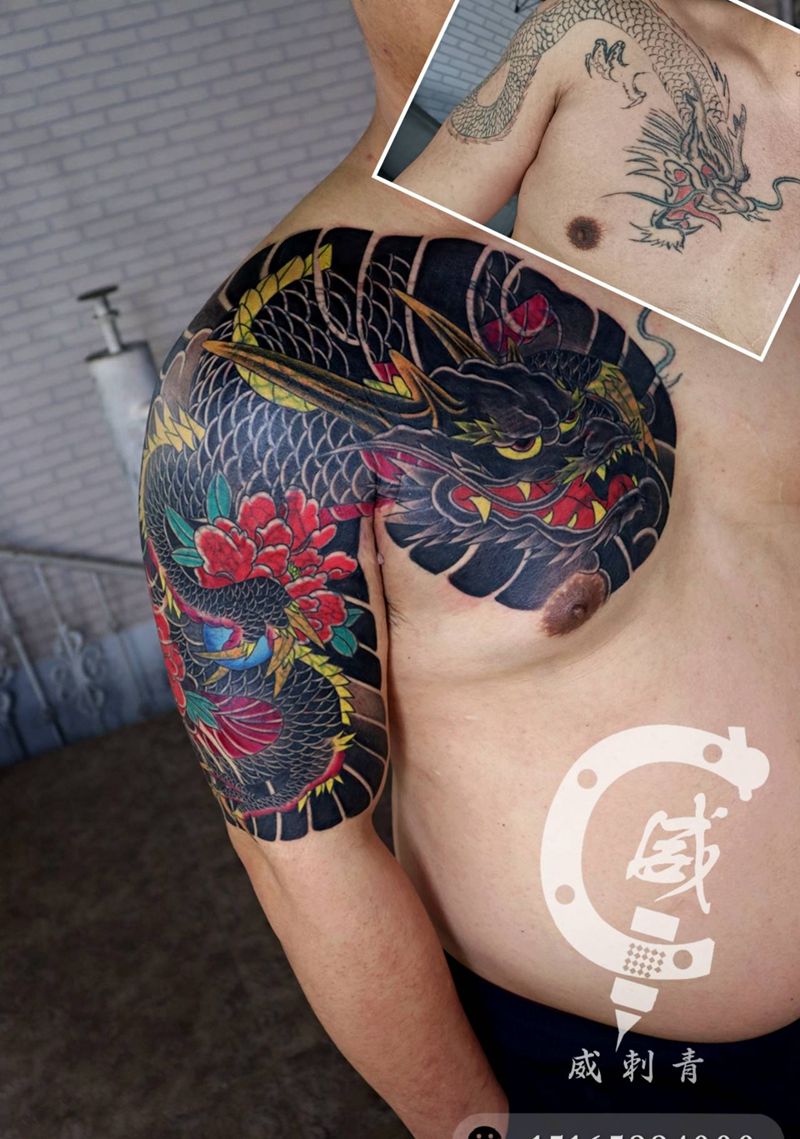 半甲龙遮盖纹身图片_胸部手臂老传统龙遮盖纹身图案
