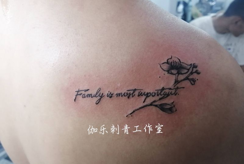 英文字体纹身图片_背部英文字体纹身图案