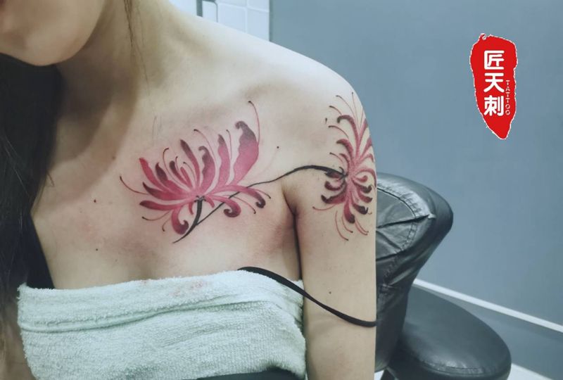 彼岸花纹身图片_手臂肩部水彩水墨纹身图案