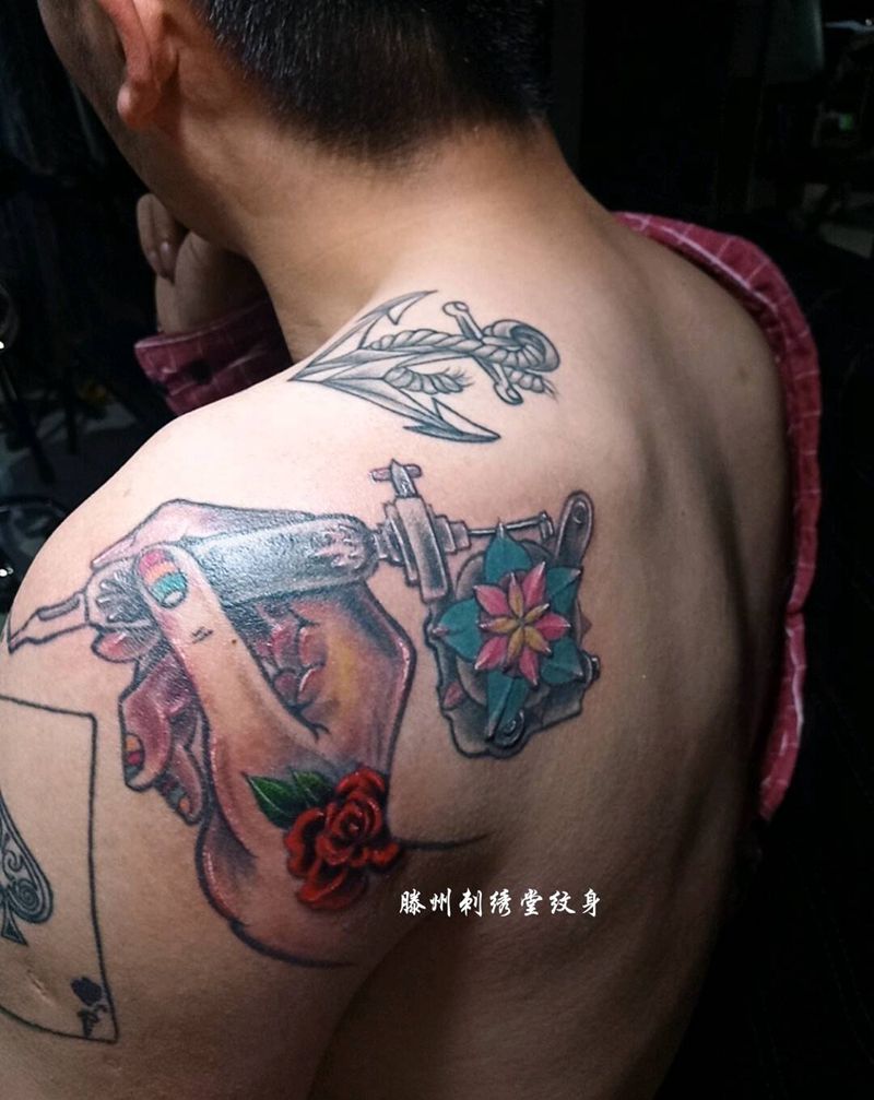 欧美风纹身图片_肩部Old School纹身图案