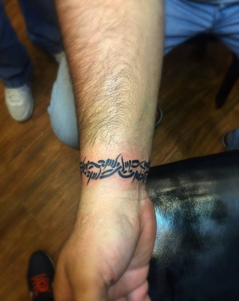 藤蔓字母纹身图片_成品手臂欧美图腾字符纹身图案