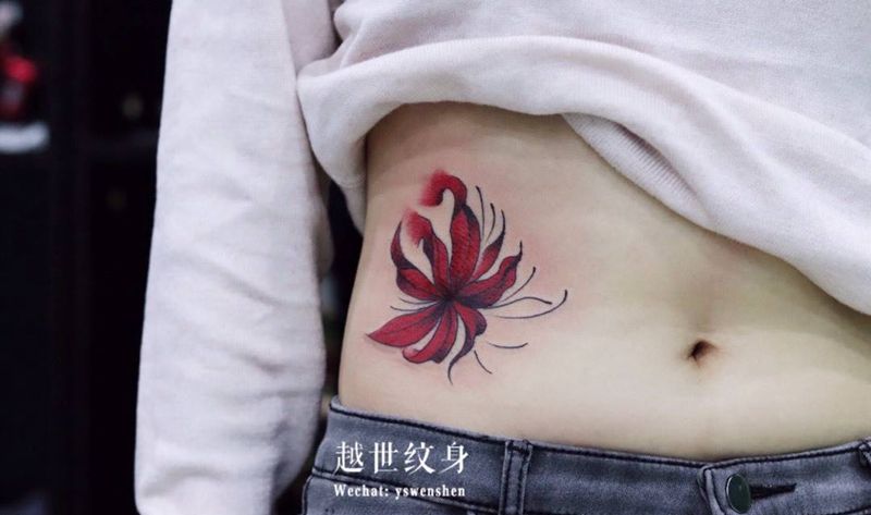 彼岸花纹身图片_腹部腰部彼岸花纹身图案