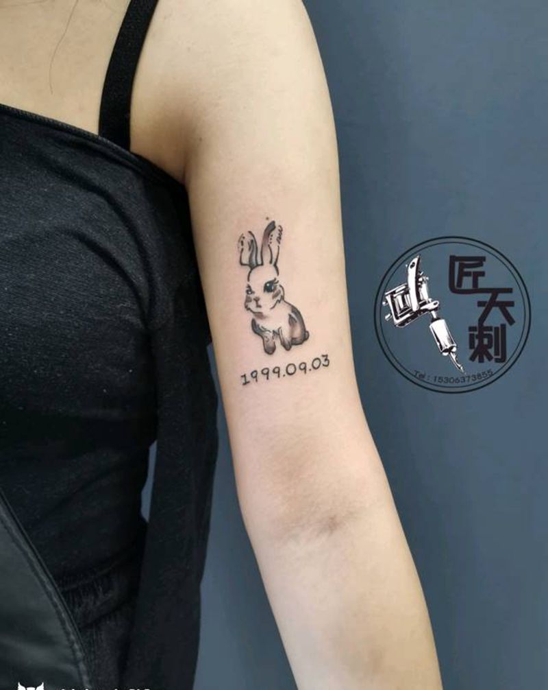 小兔子纹身图片_手臂水墨几何纹身图案
