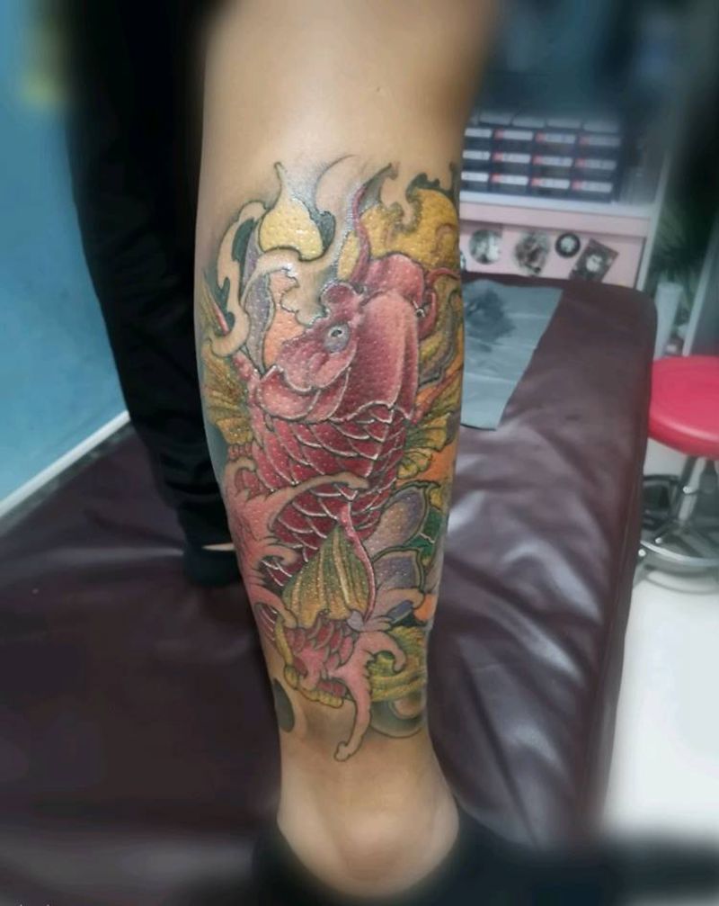 鱼纹身图片_腿部新传统彩色鱼纹身图案