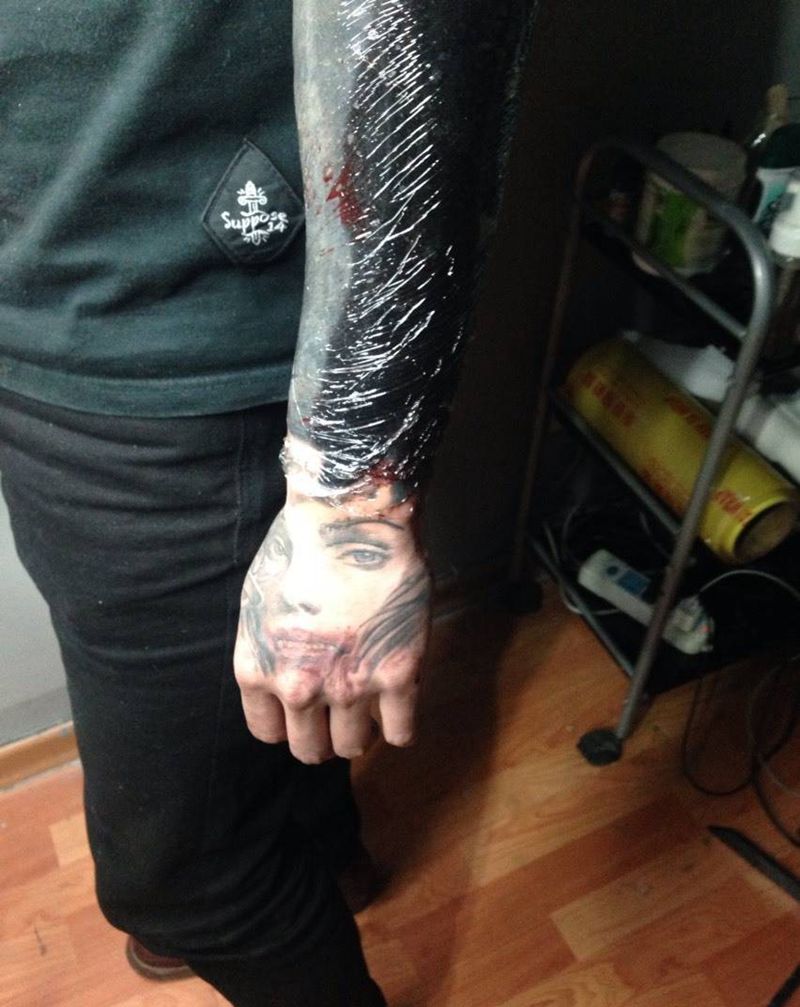 一万块的手背纹身图片