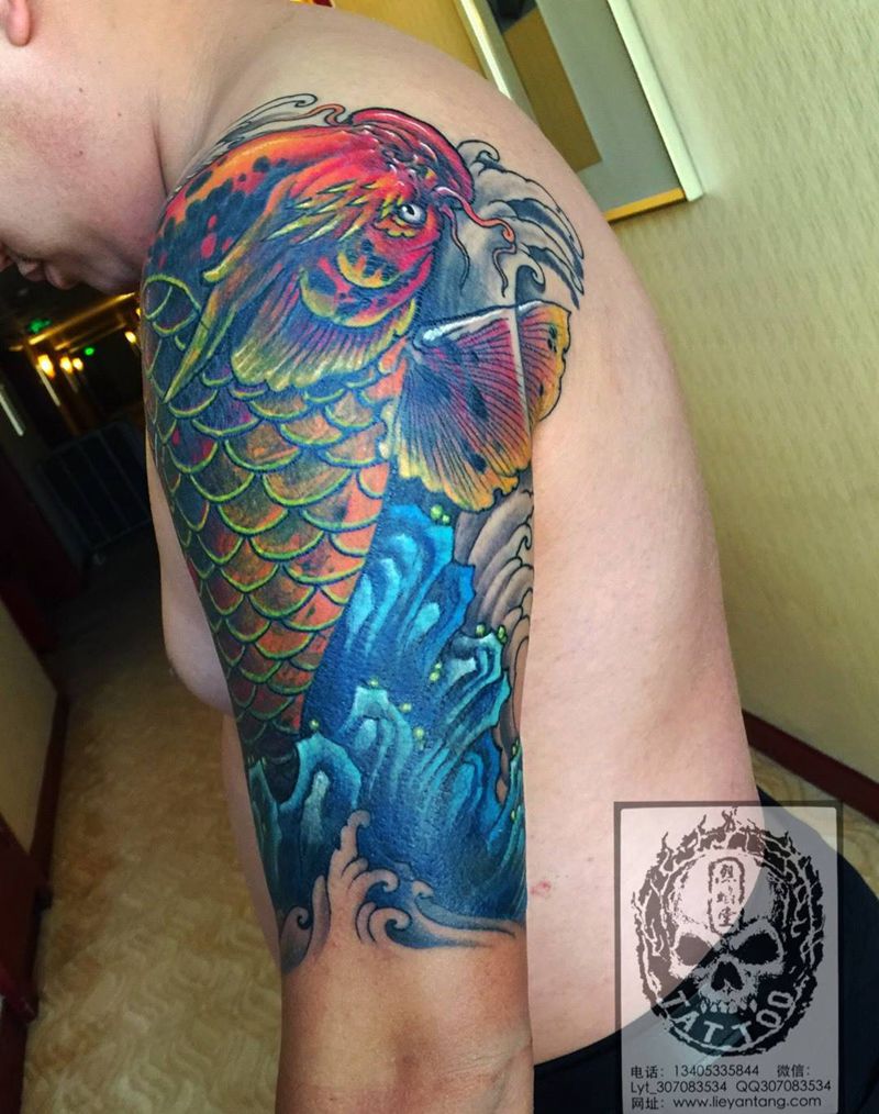 暴力遮盖鲤鱼纹身图片_成品肩部传统原创神兽遮盖作品纹身图案