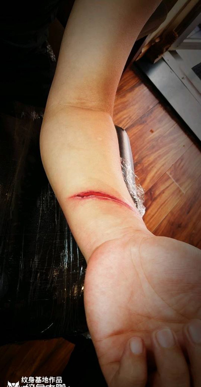 撕裂纹身纹身图片