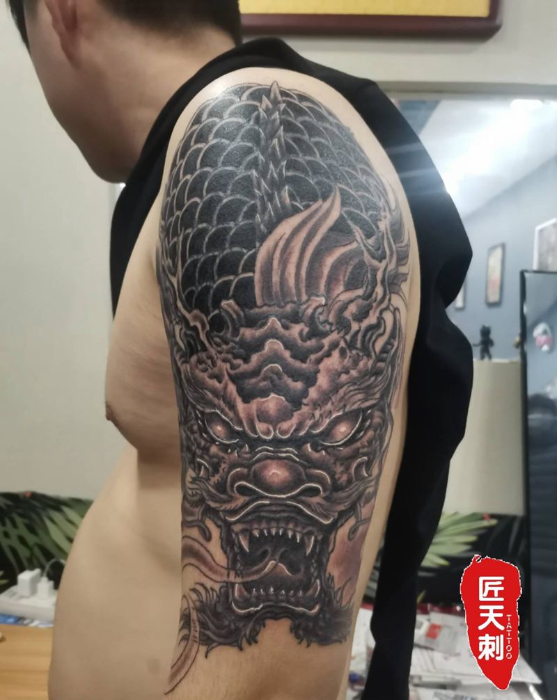 恶龙咆哮纹身图片_手臂新传统欧美写实纹身图案