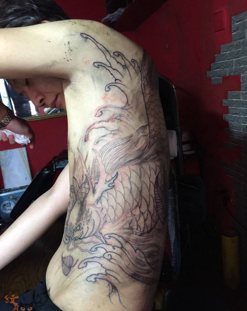 线条锦鲤纹身图片_腰部传统原创动物纹身图案