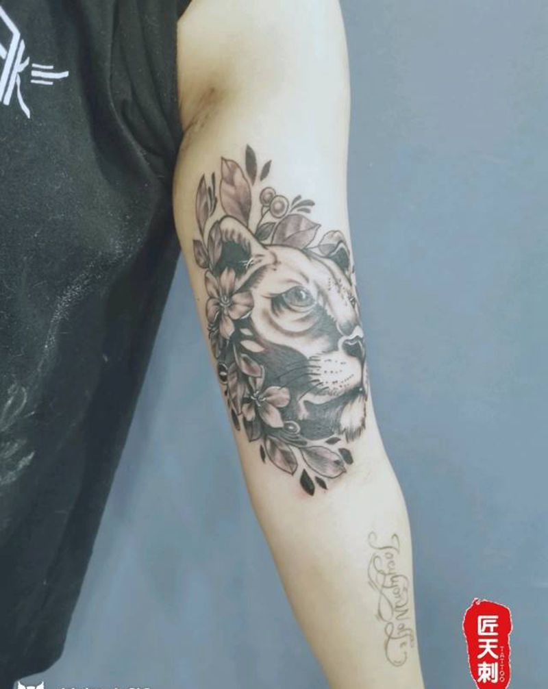 狮子纹身图片_手臂欧美写实纹身图案
