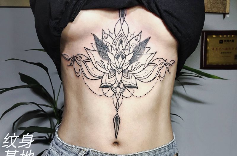 女神一号纹身图片_几何纹身图案