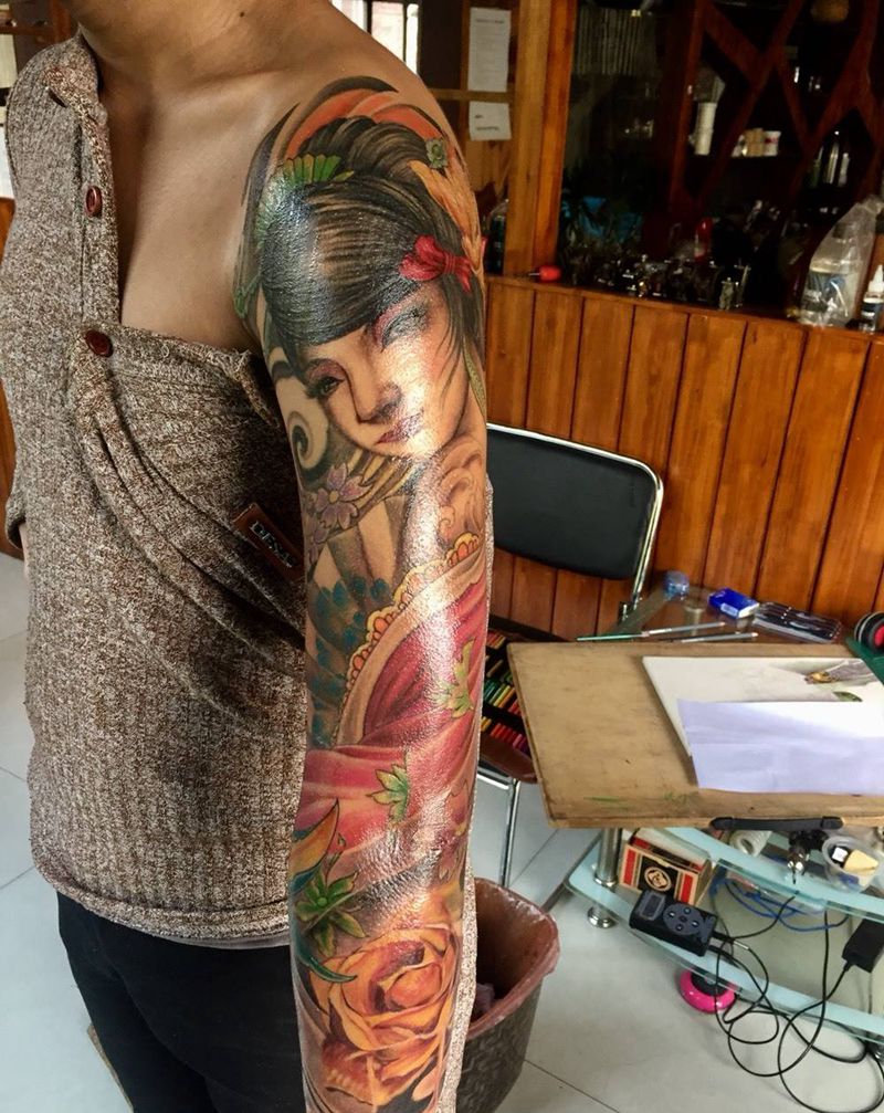 美女花臂纹身图片