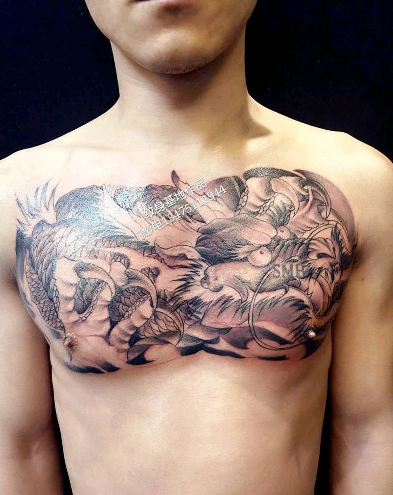 花胸进行中纹身图片