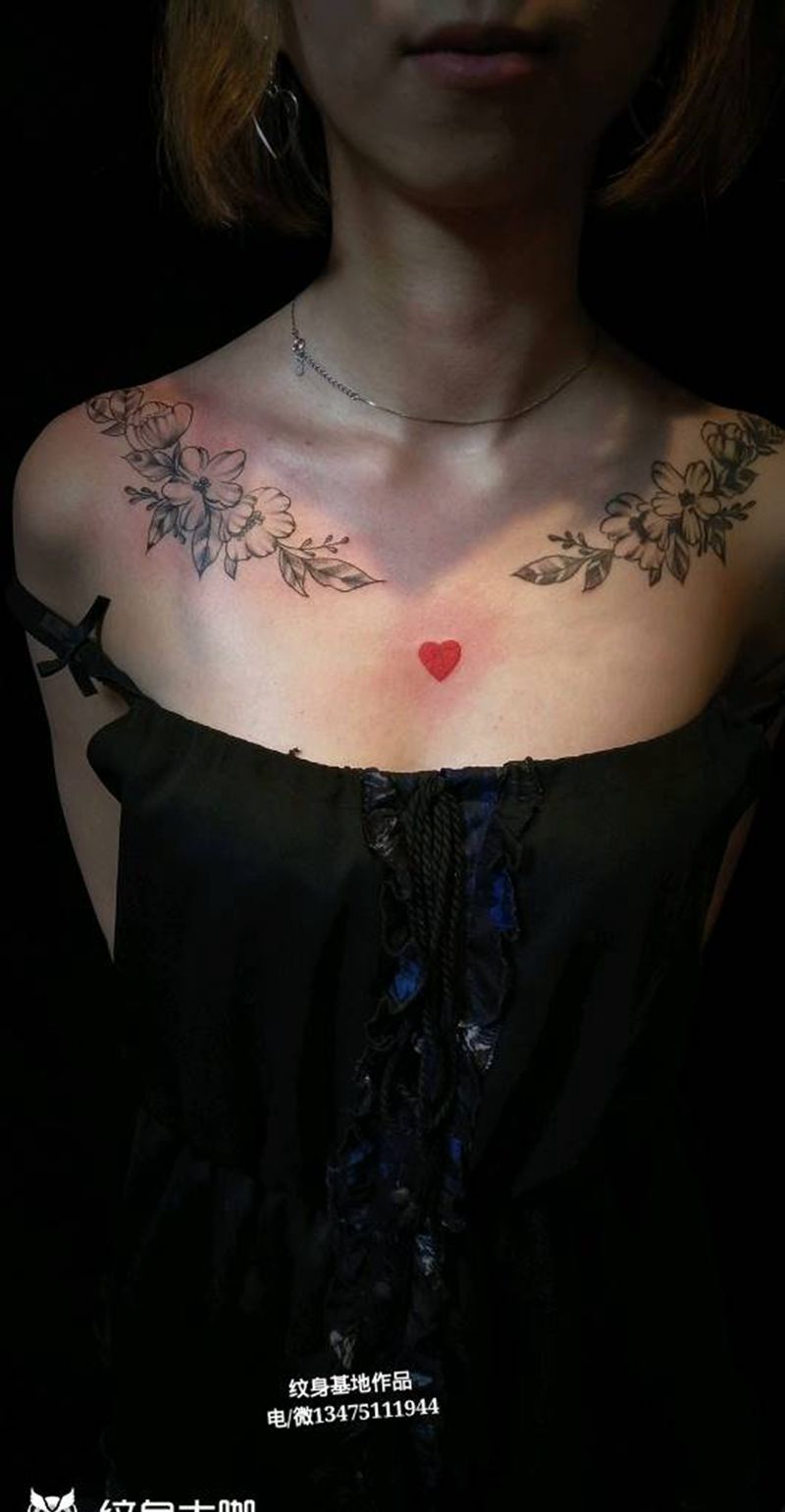 双肩花纹身图片