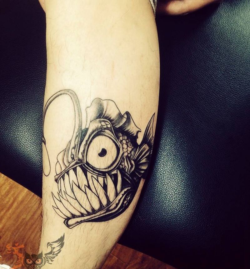 食人鱼纹身图片_成品腿部欧美动物纹身图案