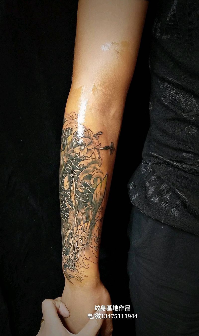 小臂大面积遮盖纹身图片