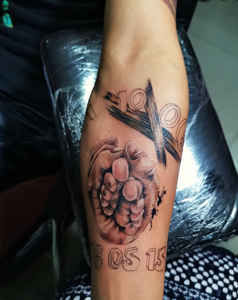 父爱如山纹身图片_手臂欧美写实纹身图案