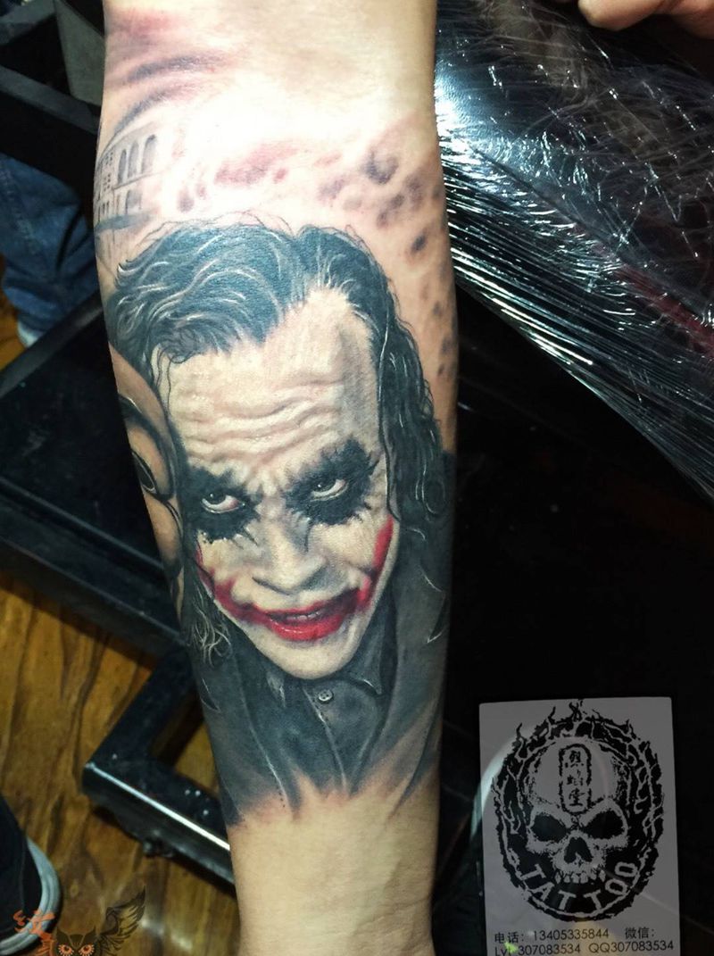 小丑与V纹身图片_成品手臂欧美原创人物纹身图案