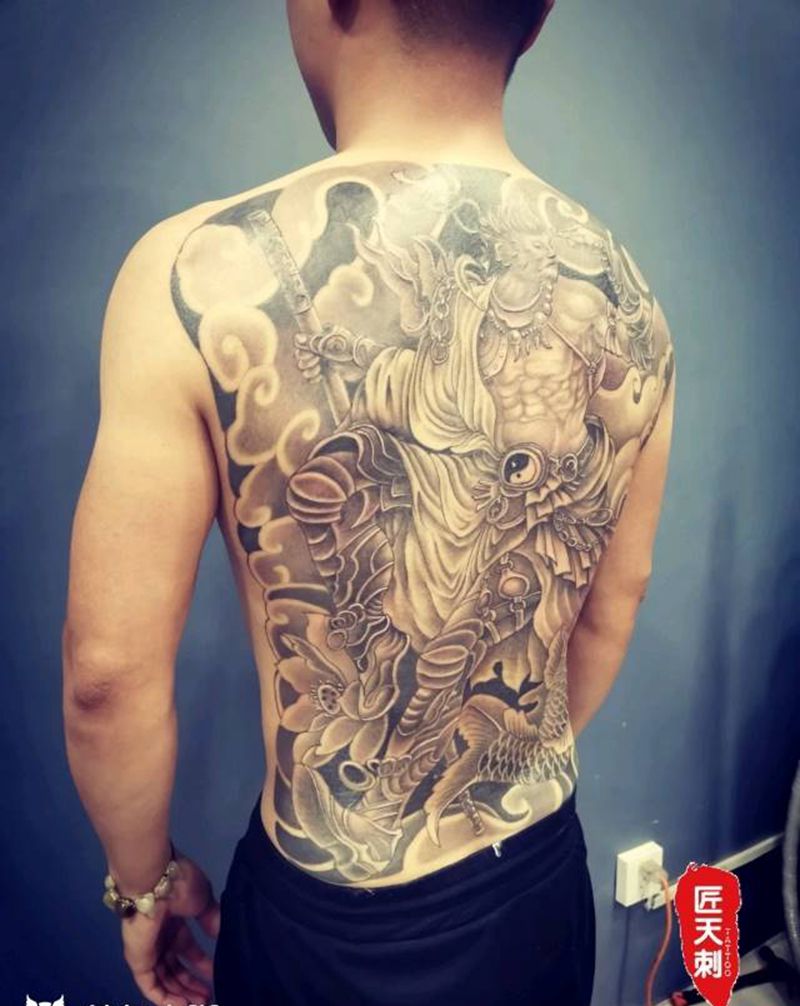斗战胜佛，孙悟空纹身图片_背部新传统老传统纹身图案