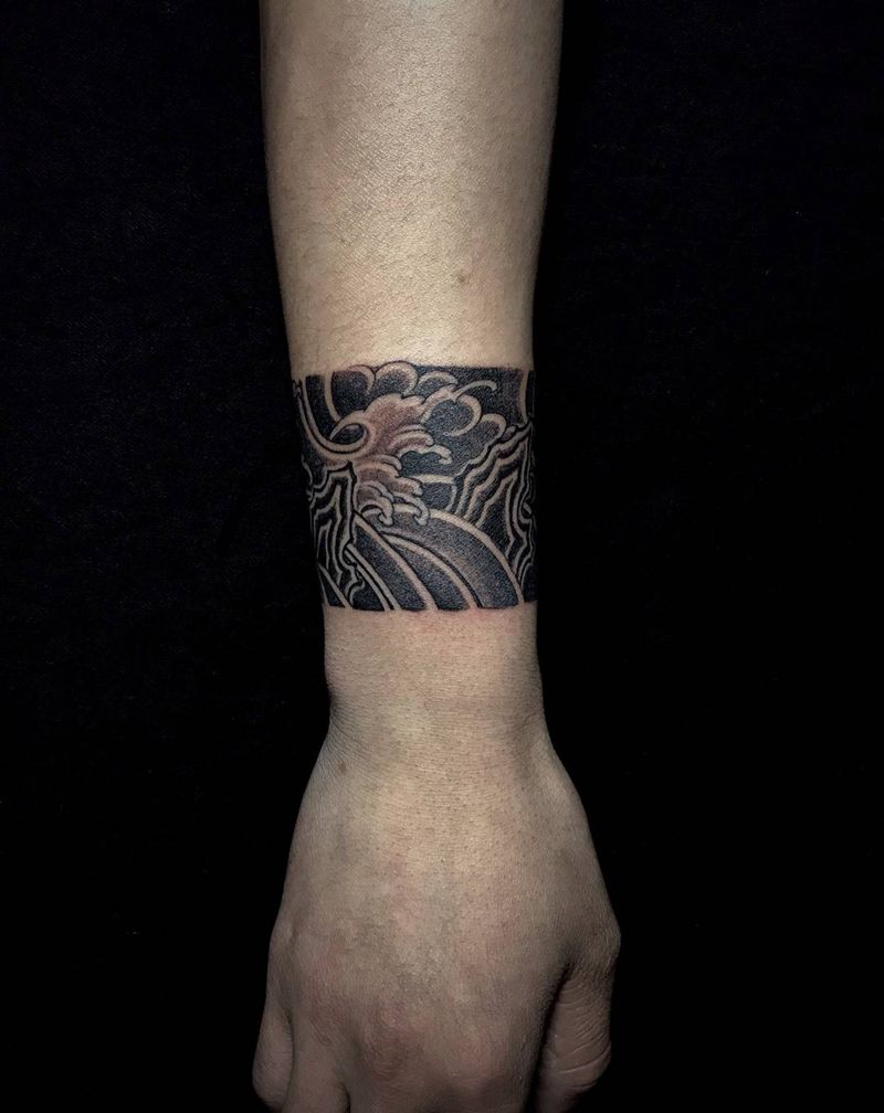浪花手环纹身图片_手部新传统纹身图案