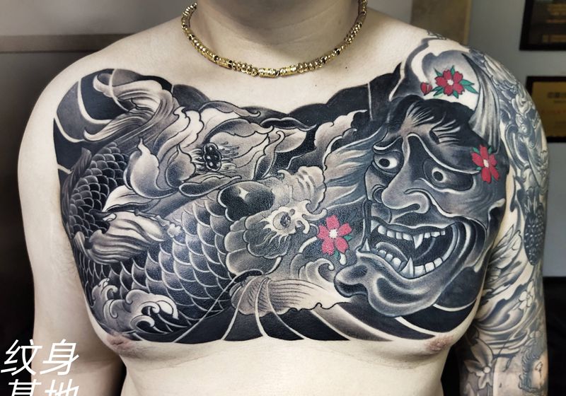 花胸修改纹身图片_老传统纹身图案