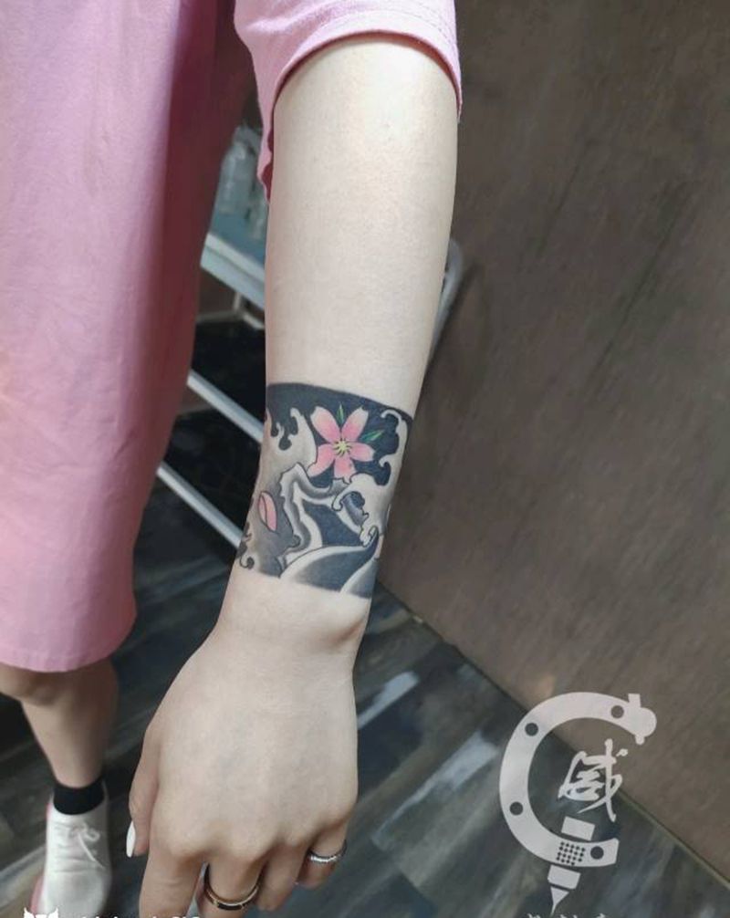 臂环浪花纹身图片_新传统浪花 樱花纹身图案