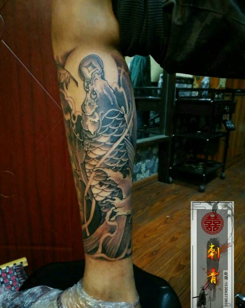 小腿鱼纹身图片_腿部手臂新传统老传统鱼纹身图案