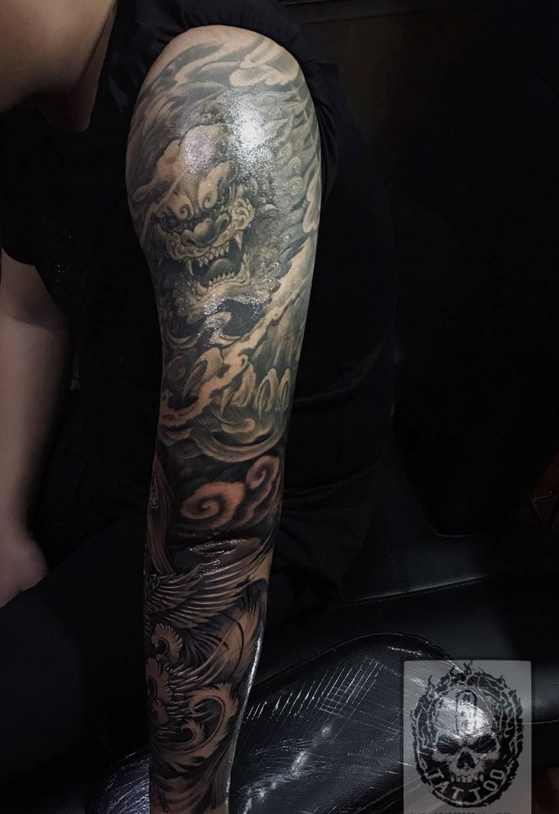 凤凰戏牡丹纹身图片_成品手臂传统神兽动物纹身图案