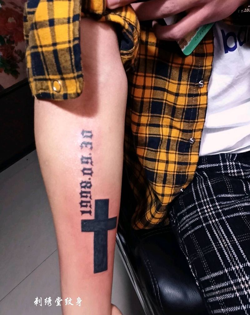 遮盖字母纹身图片