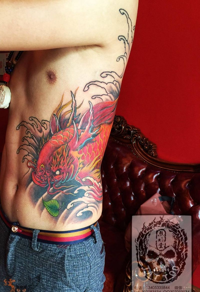 招财锦鲤纹身图片_成品腰部背部腹部传统原创动物神兽纹身图案