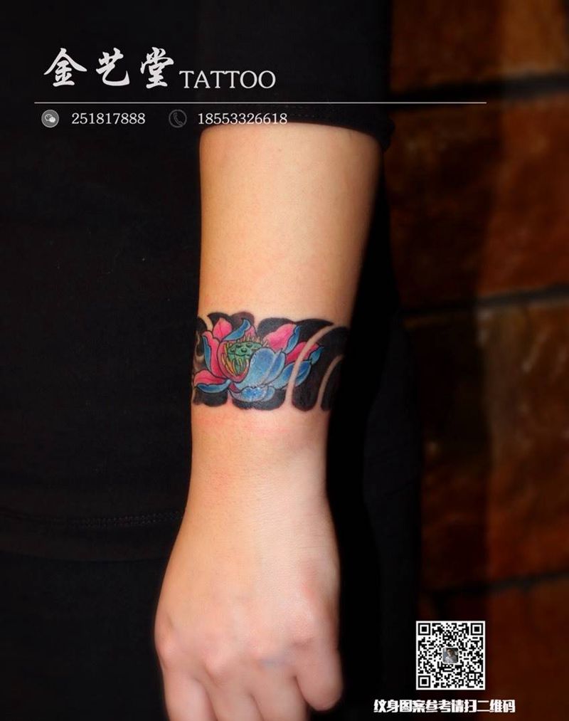 日式手腕莲花纹身图片_成品手部手臂传统植物纹身图案