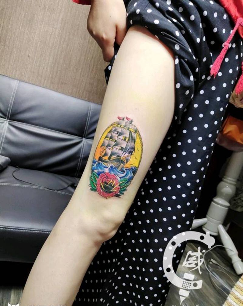 帆船纹身图片_腿部Old School遮盖伤疤纹身图案