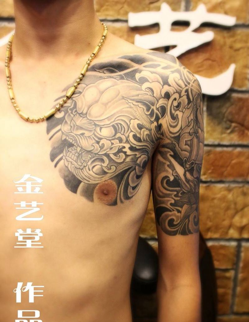 福狮佛手莲花纹身图片_成品胸部肩部手臂传统宗教半胛纹身图案
