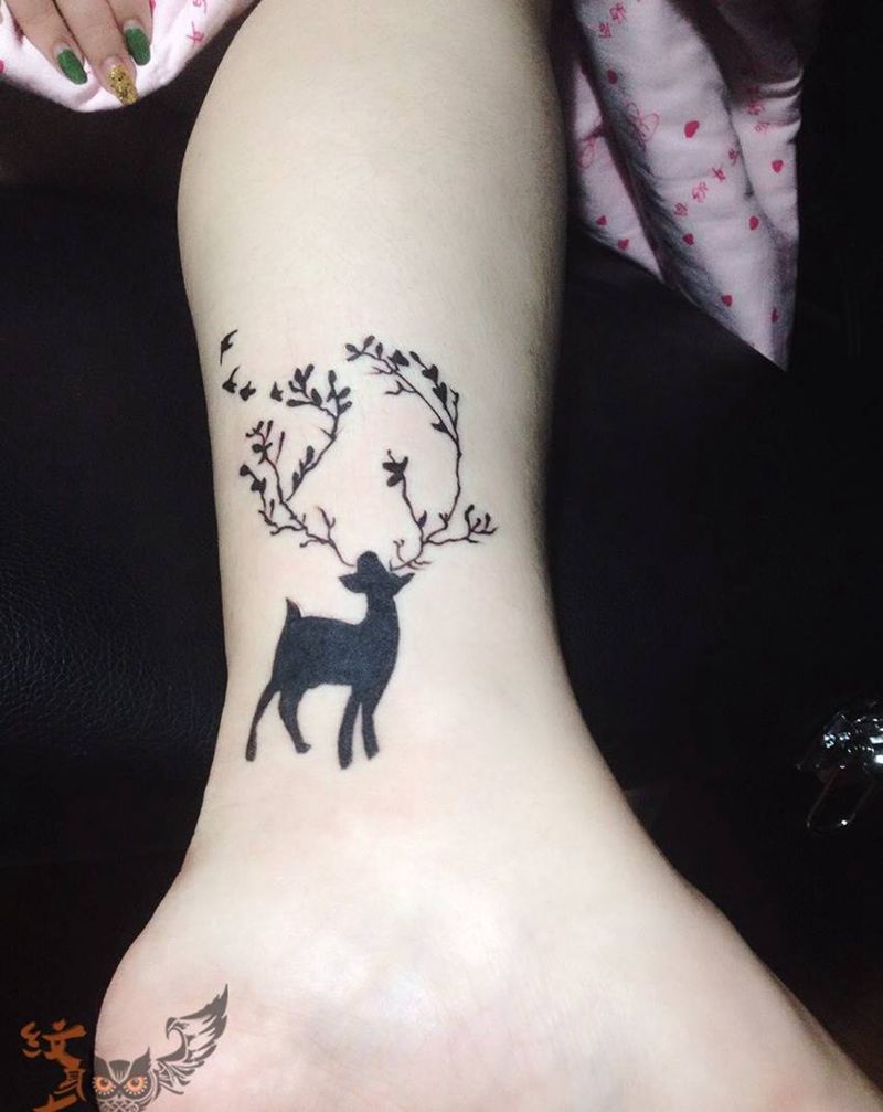 小鹿纹身图片_成品腿部清新动物纹身图案