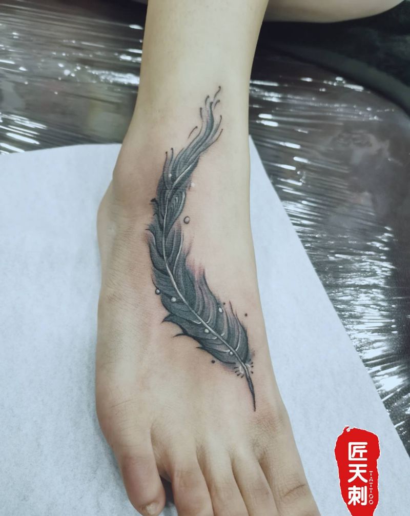 羽毛纹身图片_脚部水彩水墨纹身图案