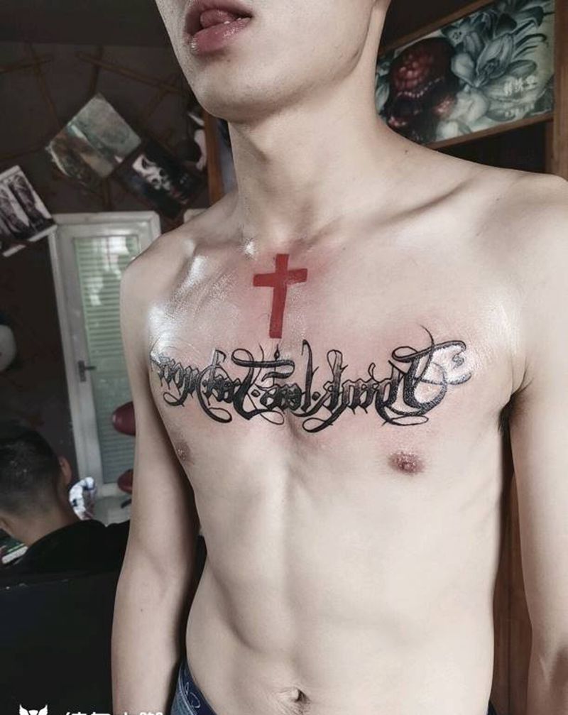 哥特式花体纹身图片_胸部纹身图案