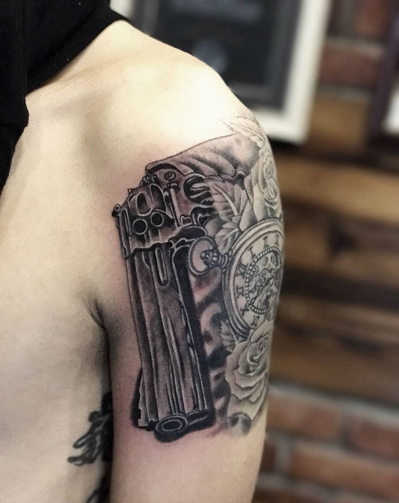手枪与玫瑰花纹身图片_成品肩部手臂欧美字符静物习俗写实清新纹身图案