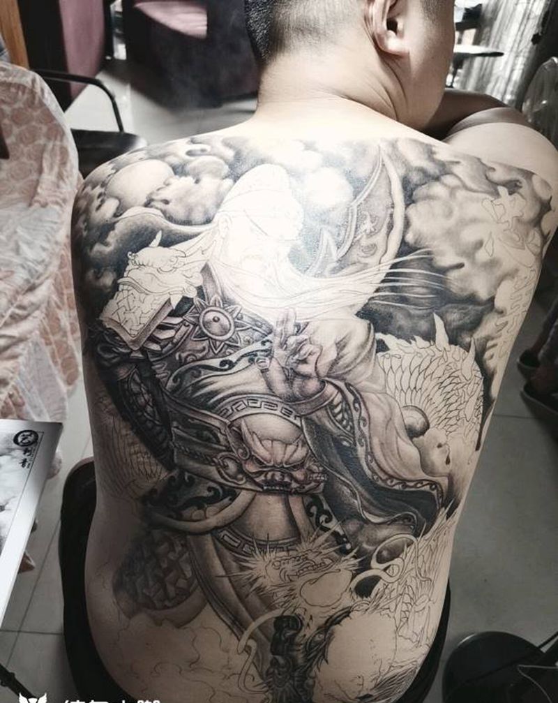 关公纹身图片_背部新传统纹身图案