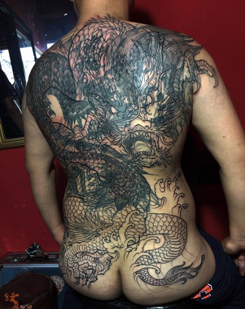 后背大龙遮盖纹身图片_背部传统原创神兽遮盖作品纹身图案