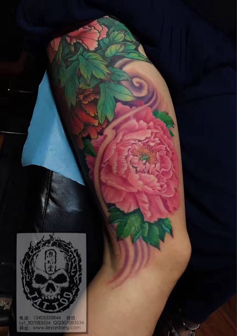 牡丹纹身图片_成品写实传统腿部植物纹身图案