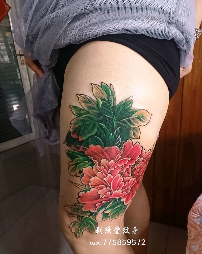 牡丹覆盖图案纹身图片_腿部纹身图案