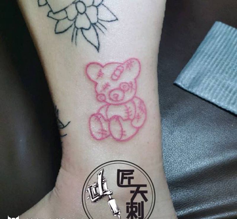 小熊纹身图片_手臂几何水彩纹身图案