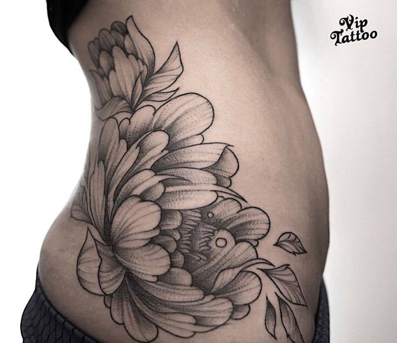 个性的花儿纹身图片_成品胸部腹部臀部欧美字符静物图腾美女牡丹花纹身图案