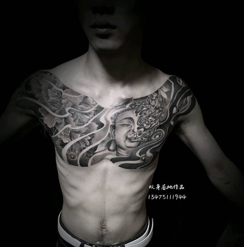 花胸纹身图片_胸部老传统纹身图案