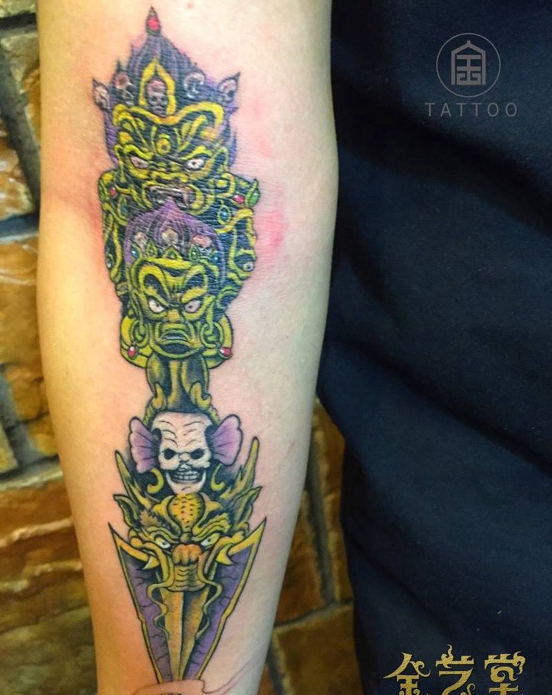 降魔杵纹身图片_成品手臂传统宗教纹身图案