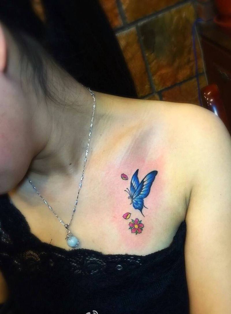 蝶飞纹身图片_成品胸部传统纹身图案