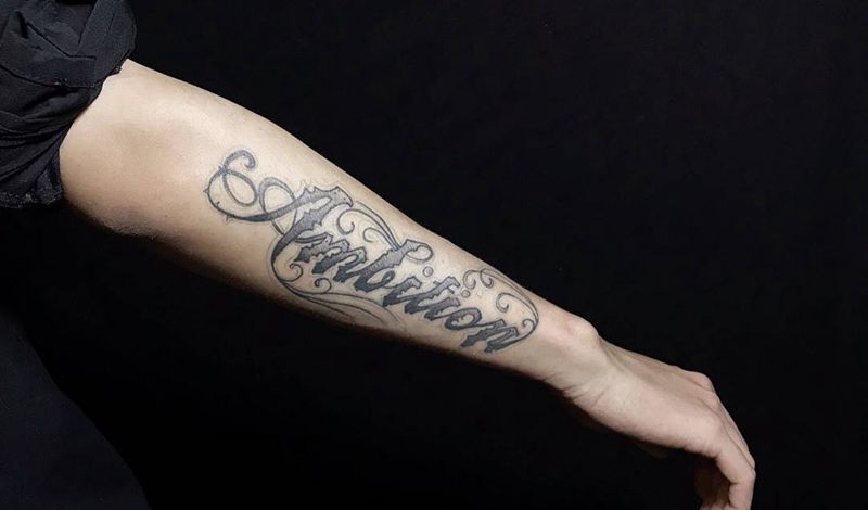 花体字纹身图片_手臂花体字纹身图案